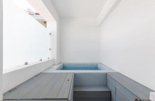 Xilokeratidi Apartment | Mykonos Luxury Apartment with Jacuzzi