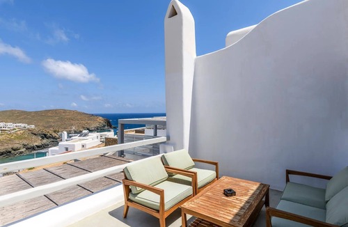 Xilokeratidi Apartment | Mykonos Marina's Maisonette Merchia