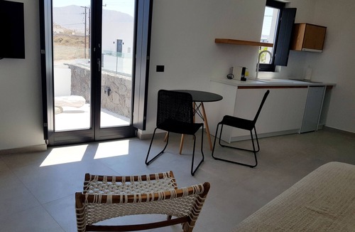 Monolithos House | myLithos Suites