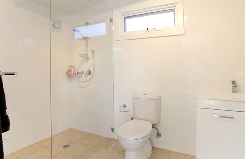 Newport House | Myola Beach Cottage Newport