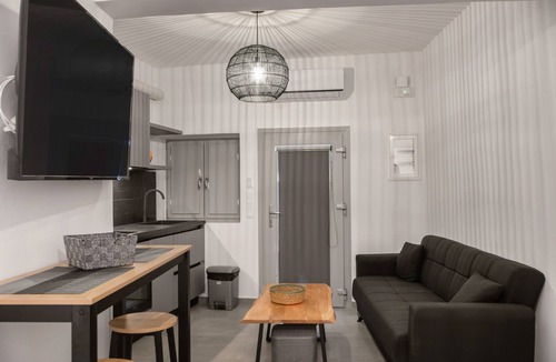 Vivlos Apartment | Næxon Vivlos Grey Roof Apartment with Shared Terrace, Wi-Fi and Air Conditioning