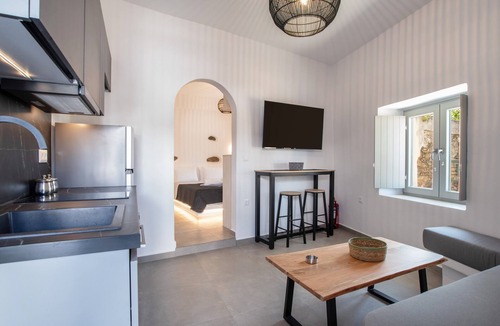 Vivlos Apartment | Naexon Vivlos Stone Escape Apartment with Shared Rooftop, Wi-Fi, and Air Conditioning