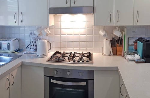 Narrabeen House | Narrabeen T/H, Master B/R & En-Suite, 2nd B/R with 1 x Bed/Office, 2 x Baths,