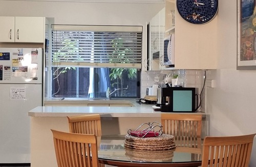 Narrabeen House | Narrabeen T/H, Master B/R & En-Suite, 2nd B/R with 1 x Bed/Office, 2 x Baths,