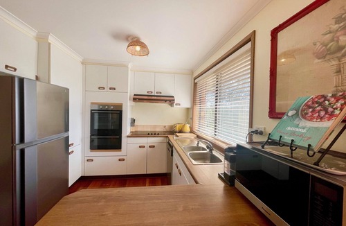Katoomba House | Narrow Neck Retreat - Two-Storey Brick Home, 4 Bedroom, Fireplace, A/C, Huge Bush Block