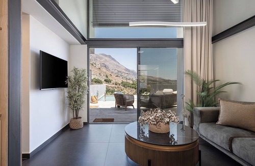 Patsianos House | Nature's Den four Luxury Suites package