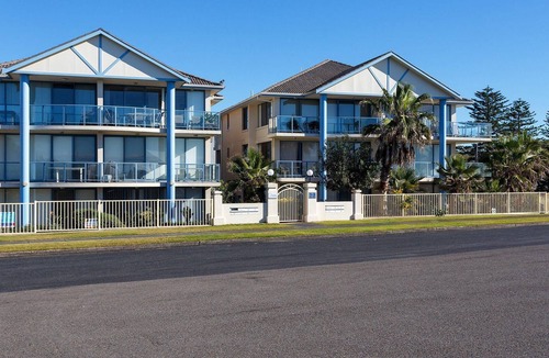 Hawks Nest Apartment | Nautilus 6 Beach Front Bliss