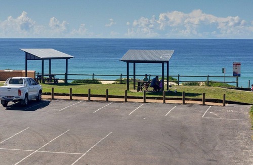 Hawks Nest Apartment | Nautilus Apartment 5 | Beach across the road