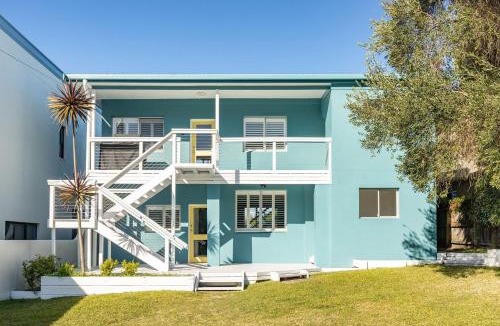 Blueys Beach House | Nautilus At Blueys . Beachfront