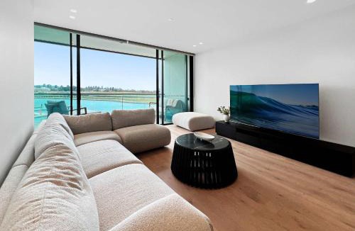 Shell Cove Apartment | Nautilus View - Luxury Marina Getaway