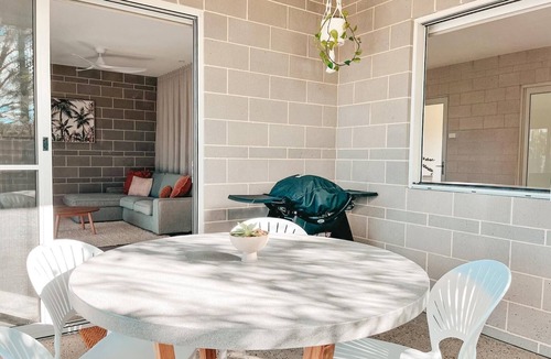 Lake Conjola House | nCouples Escape, Steps to Lake