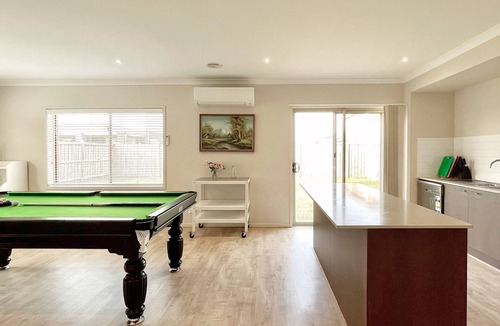 Point Cook House | Near Beach/Pool Table/Baby Cot/Smart TV with Netflix/Saltwater Coast