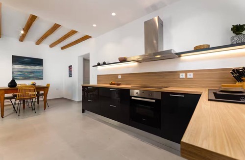 Krotiri Villa | Near Parikia |4BR Villa w/Pool & View | Mirabilia