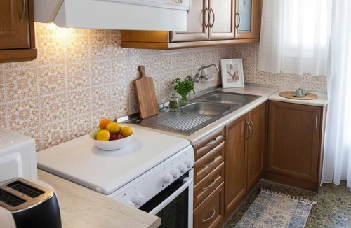 Kinosargous Apartment | Neos Kosmos Gem with Balcony and Acropolis View