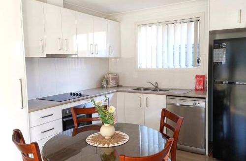 Baulkham Hills House | New and Cozy 2 Bedrooms Granny Flat with Aircon & Pool