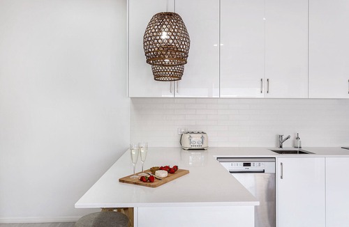 Fingal Bay House | New Bright Modern Family Villa, near Beach Dogs also welcome. Free Wifi+Netflix