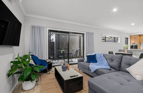 Beechworth House | New Central 2 bedroom townhouse!