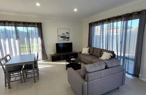 Yanchep House | New charming home in Yanchep 5 minutes walk to the beach
