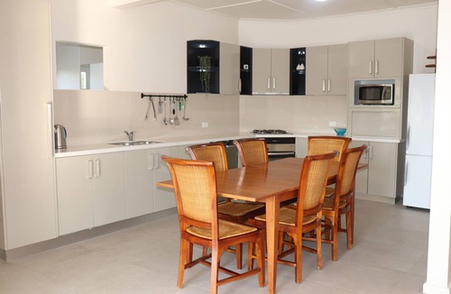 Eden House | New listing! Centrally located & Clean - 4 Bedrooms!