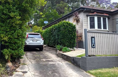 Kotara House | NEW listing - Charming 2-bedroom house with WiFi and AC in Kotara