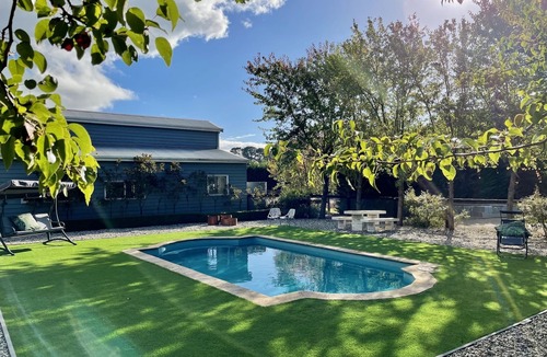 Tyabb Cottage | *NEW* STUNNING Peninsula 'Poplar Cottage' close to beaches/wineries