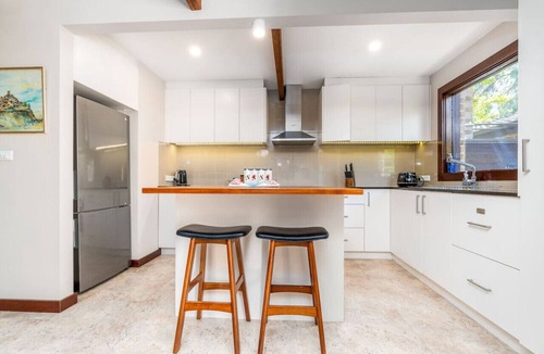 Braddon Apartment | New to VRBO: Charming two-story 2BR townhouse in Braddon