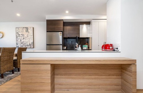City East Apartment | New to VRBO: North-Facing APT 3 min to Canberra Times Fountain