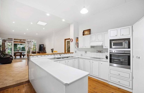 Glenelg North House | Newly Modelled Classical Bungalow Glenelg Beach