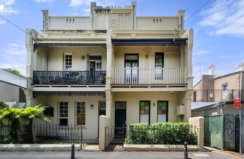 Newtown House | Newtown Nest - Chic Terrace Living off King Street
