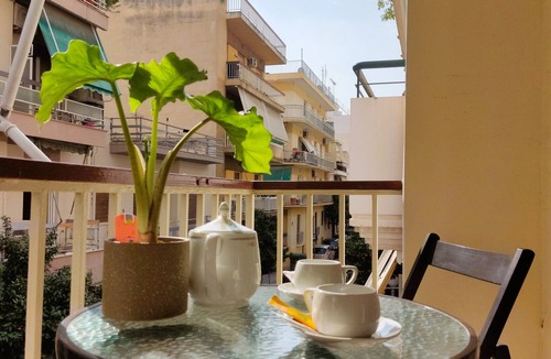 Dafni-Ymittos Apartment | Next to Metro! Bright Apartment with Fully Equipped Kitchen