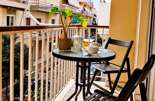 Dafni-Ymittos Apartment | Next to Metro! Bright Apartment with Fully Equipped Kitchen