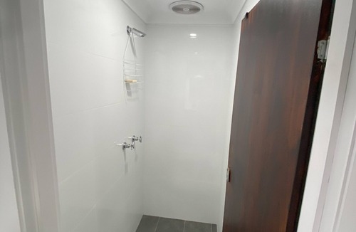 Glenbrook Cabin | nFamily twin cabin in quiet bush setting, 5 mins walk to shops, train and park