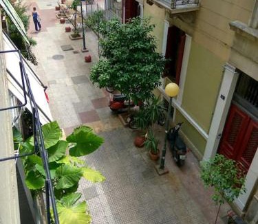 Platia Viktorias Apartment | Nice& Cozy Flat 1min from the Heart of Athens.WiFi