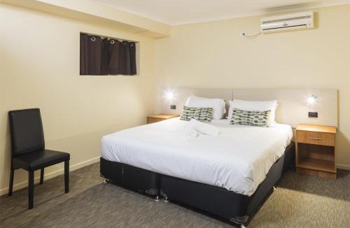 Earlville Hotel | Nightcap At Balaclava Hotel