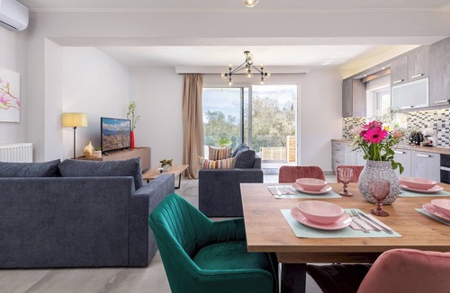 Gazatika House | Nightingale Luxury Suites-Agis suite-private pool