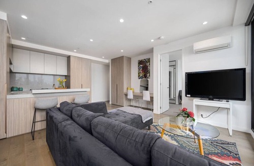 Port Melbourne Apartment | Nine Elm Port Melbourne 702