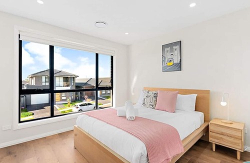 Leppington House | NLEP014 · Aircabin | Leppington | Lovely Comfy | 4 Bed House