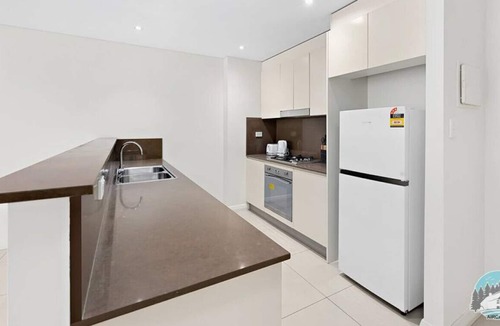 Mascot Apartment | NMAS001-301 · Aircabin | Mascot | Walk to Station | 3 Beds Apt