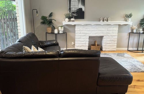 Camperdown House | nMOUNTVIEW residence is a gorgeous renovated house at the bottom of Mount Leura.