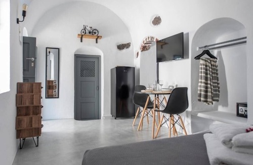 Finikia Apartment | Noelia Suites - Prive by ΜΡS