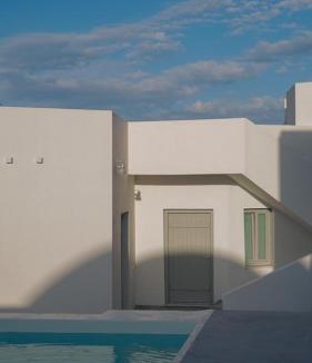 Monolithos Hotel | Noir Santorini