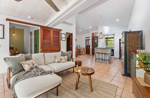 Noosa Heads Apartment | Noosa private sanctuary, walking distance to beach