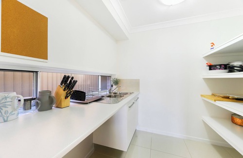 Cranebrook House | North-West 5Br near Woolworths & Regatta Centre