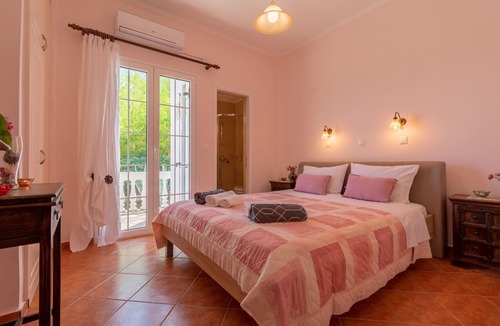 Chalikounas Villa | NOW AVAILABLE :FABULOUS FAMILY HOUSE WITH PRIVATE POOL< IDEAL FOR BEACH LOVERS.