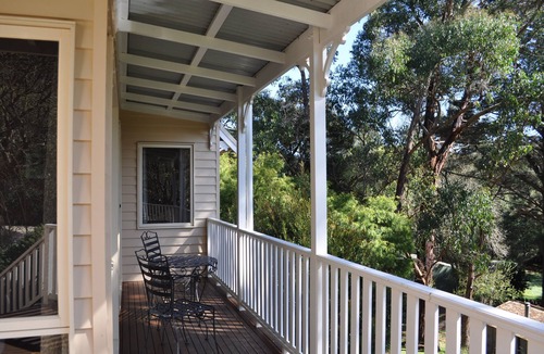 Avonsleigh Cottage | nStorybook Cottage in tranquil location close to Emerald township and shops.