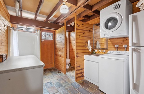 Potato Point House | Number 8 @ The Point - 200 metres to the beach