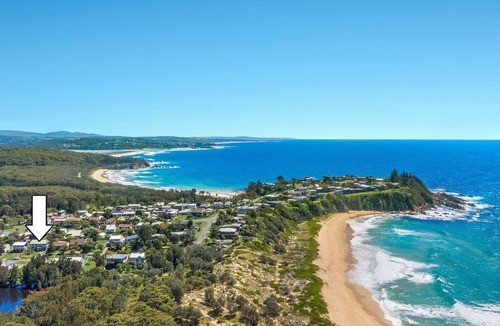 Potato Point House | Number 8 @ The Point - 200 metres to the beach