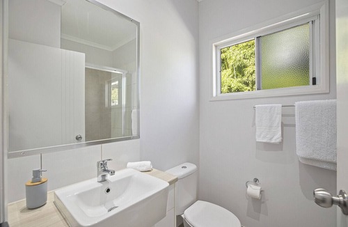 Scotts Head House | OAHU, part of the Ohana Surf Bungalows (<5 minute walk to beach and shops).