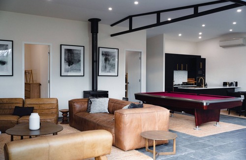 Mount Frome House | Oaklands Estate -stylish, pet friendly home on 10 acres with pool, spa, firepit.