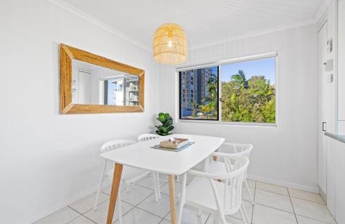 Caloundra Apartment | Ocean and Passage View, Steps to Beach and Cafés